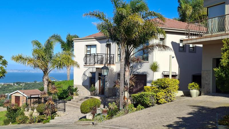 4 Bedroom Property for Sale in Avonddans Western Cape